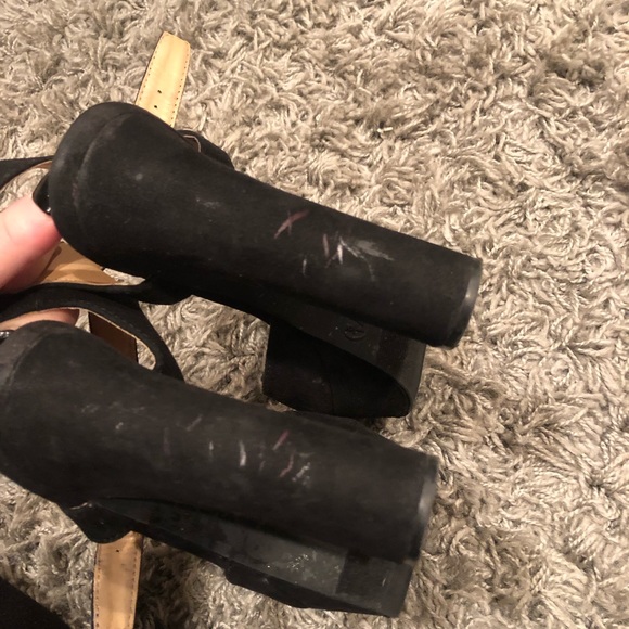 black platform heels - Picture 3 of 4